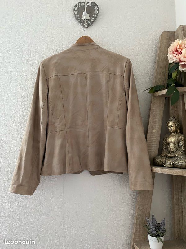 Ensemble tailleur beige matière daim tout doux Armand Thiery T44 (image 15)