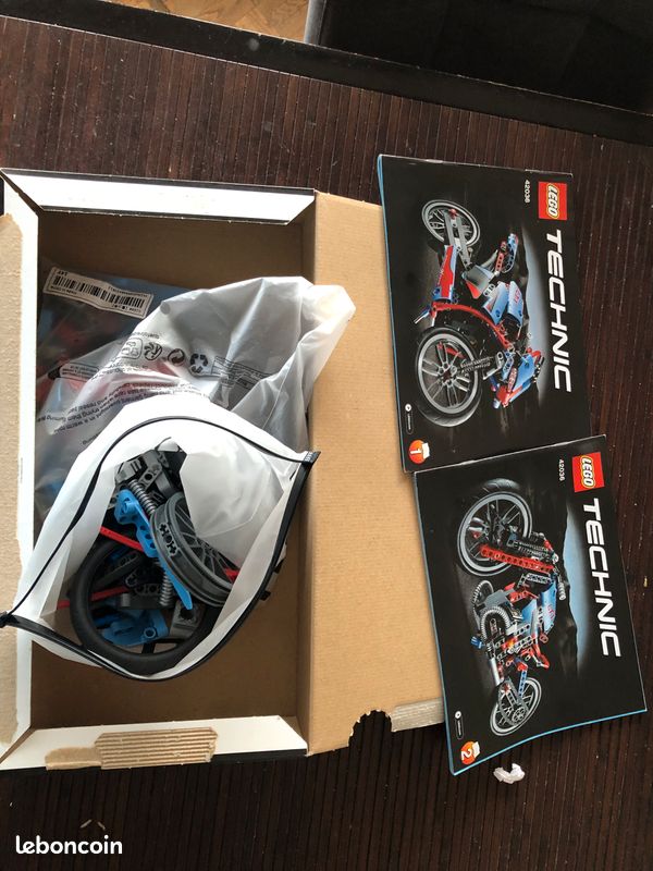 LEGO technic 42036, ouvert et monté une fois boîte et notice vendues (image 3)