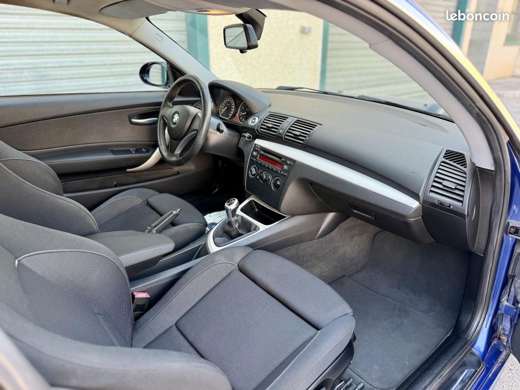 BMW SéRIE 1 COUPé 125i 3.0L 6 cylindres - Boîte manuelle - Montego Blue (image 23)