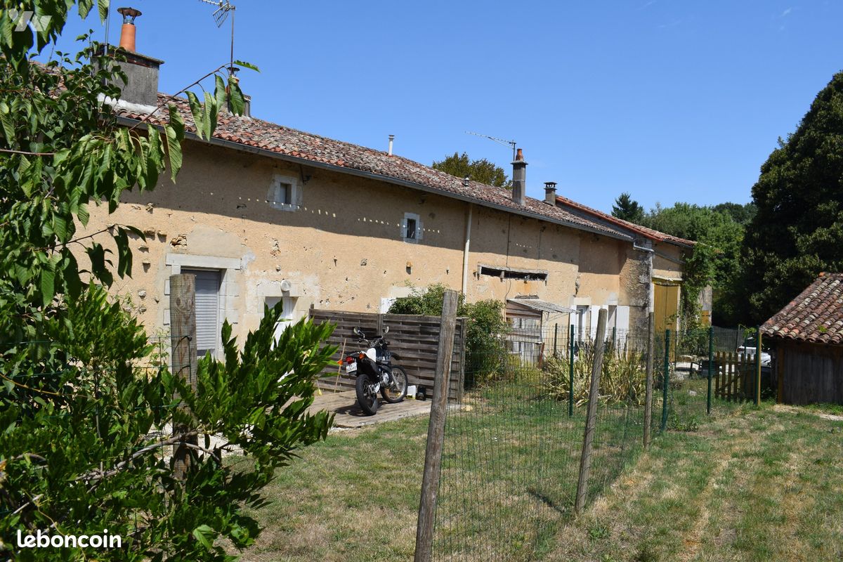 Immeuble 125 m² · à Les Adjots · 125 m² · 115 280 €