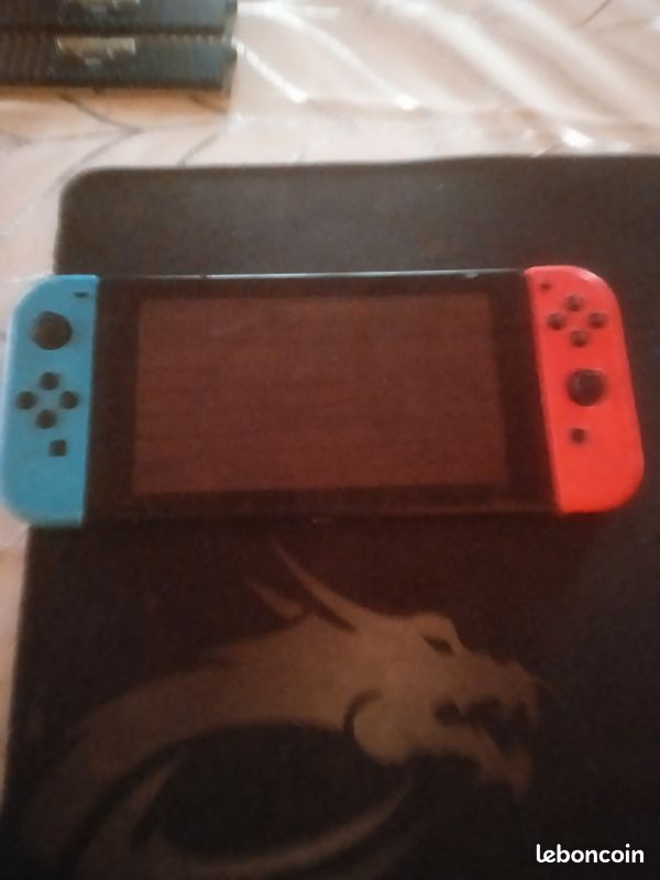 Je vend une Switch avec des dieucode un peu abimé (image 2)