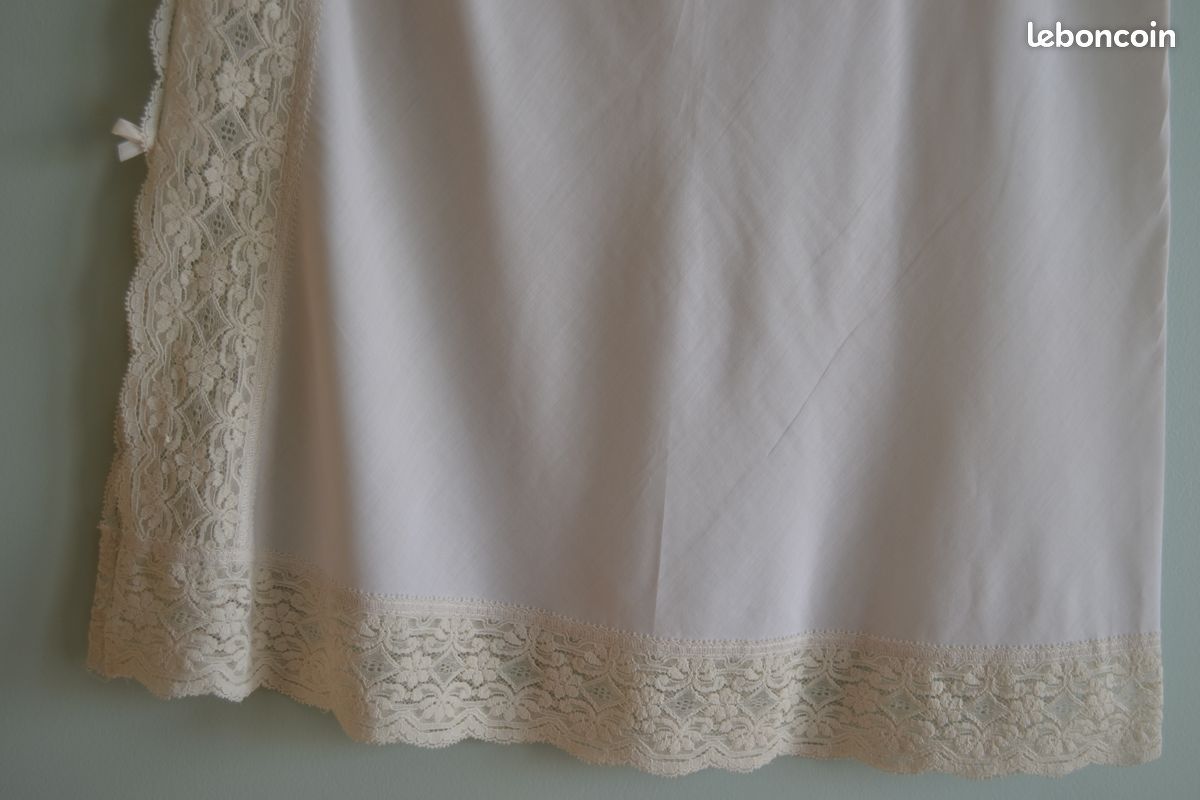 Mini jupe évasée en dentelle extensible blanche taille 36-38-40