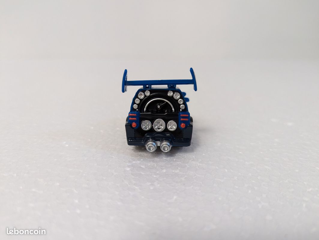 Véhicule Miniature CARS "DJ" (Disney Pixar) (image 4)