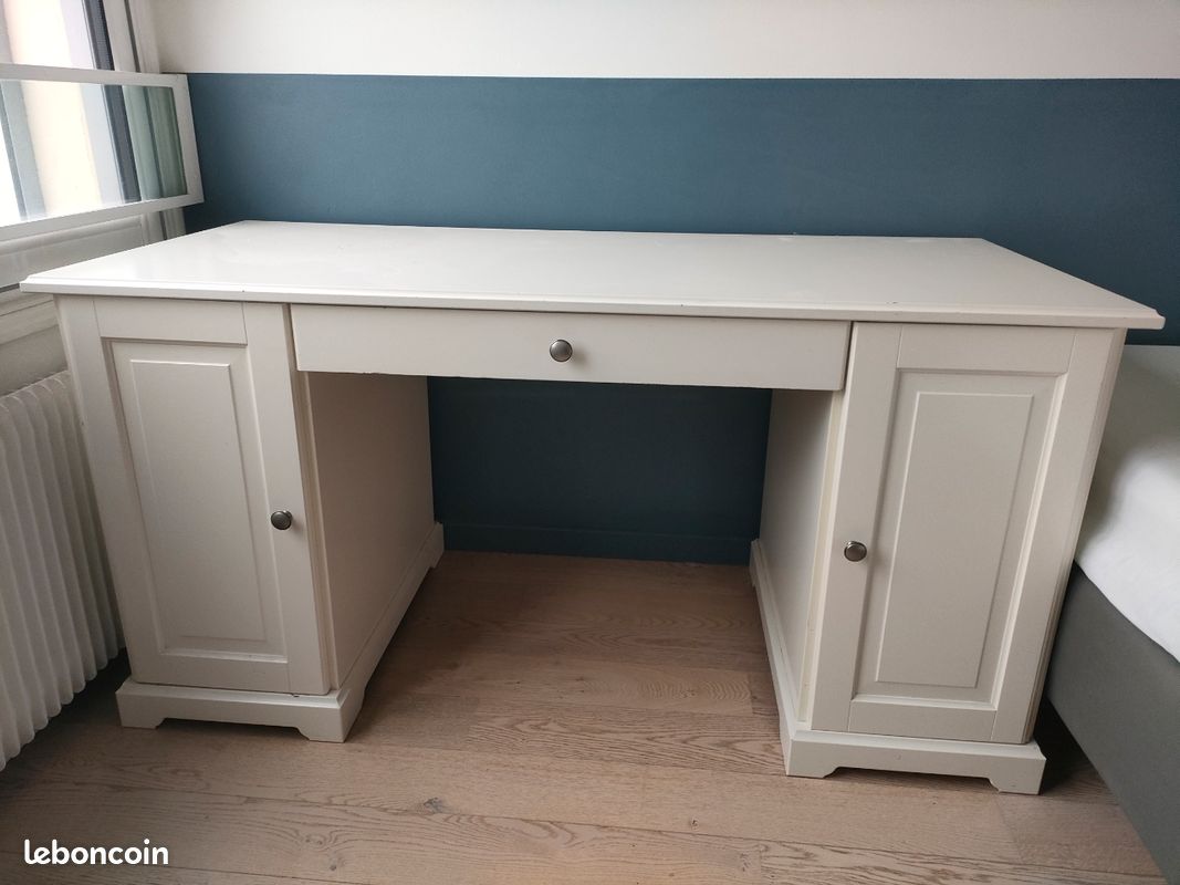 Bureau (image 1)