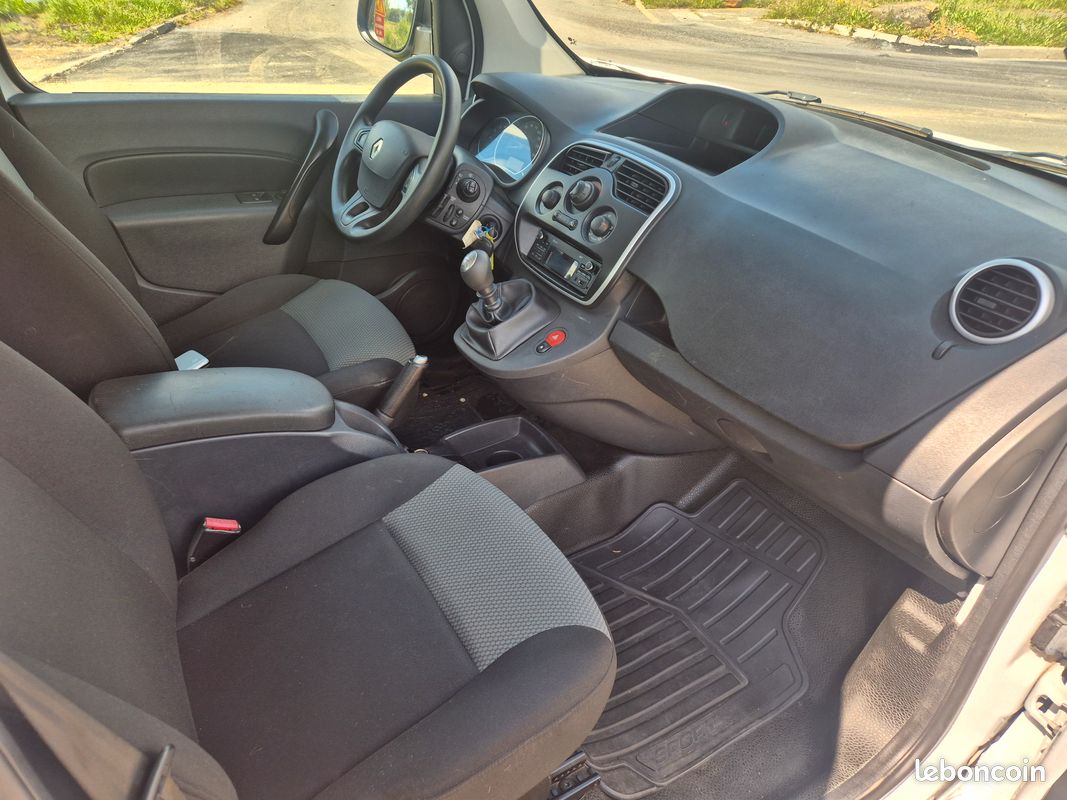 RENAULT KANGOO EXPRESS GRAND CONFORT 1.5 BLUE DCI 95ch (image 10)