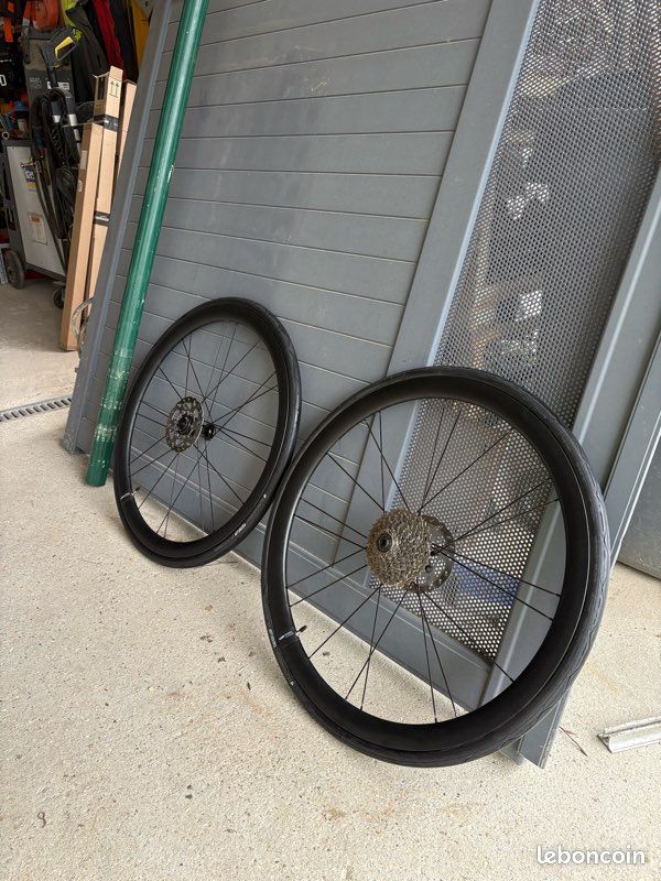 Paire De Roues Carbone KORE 700C – 60mm, Frein à Disque, 1650g, Ultralégères