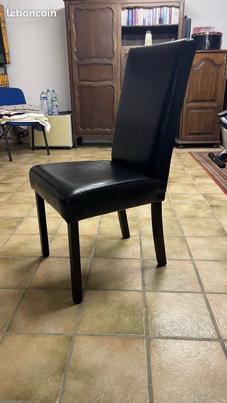 Vend 4 chaises bois et simili cuir noir (image 1)