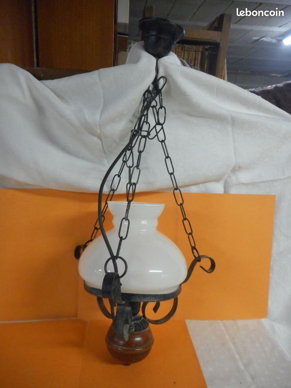 Lustre avec globe blanc (image 1)