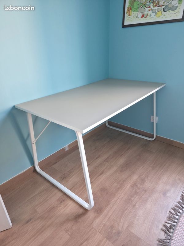 Bureau (image 1)