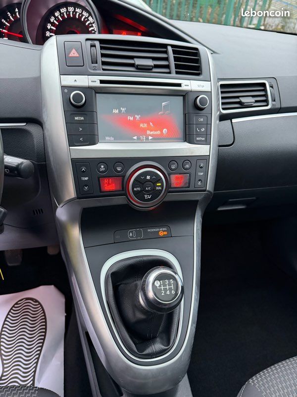 Toyoya verso feel style s&s /camera de recul - attelage attache remorque - bluetooth - toit panoramique / (image 12)