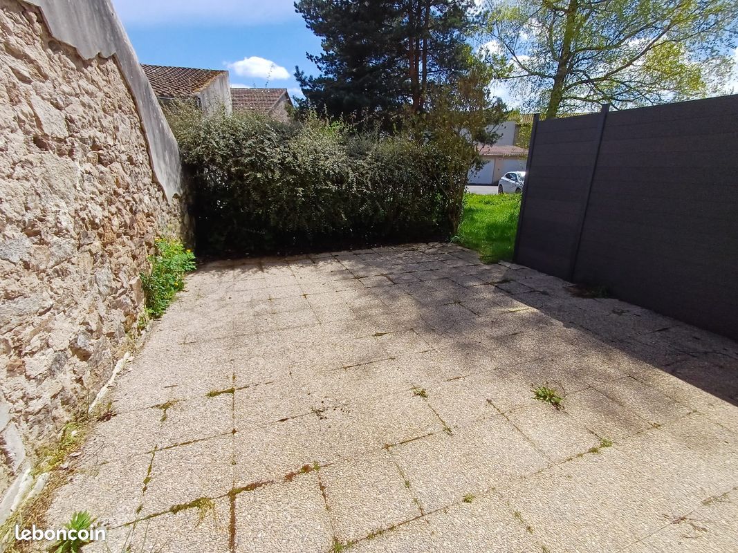 Appartement 3 pièces 65 m² · à Sainte-Sigolène · 65 m² · 570 €/mois