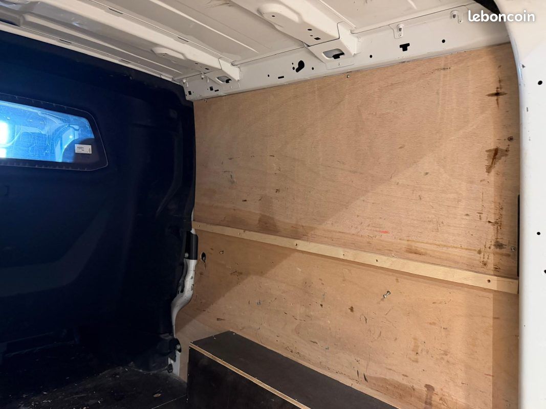 Renault trafic l2h1 3t 2.0 blue dci 150 cabine approfondie confort attelage / prix ht (image 11)