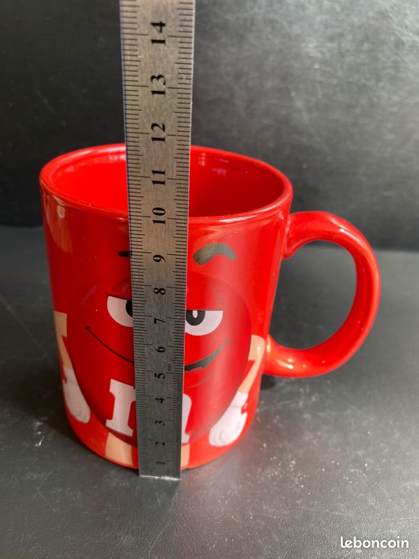Mug M&M's Rouge Vintage - Modèle 2015, Occasion Avec Marques D'usure