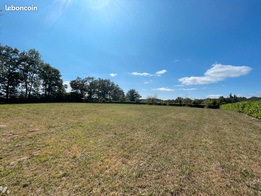 Terrain 2613 m² · à Aubusson · 2 613 m² · 17 000 €