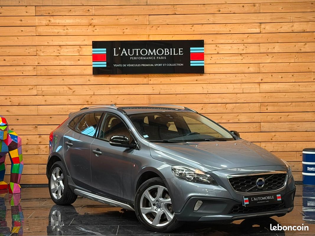 VOLVO V40 D3 CROSS COUNTRY 150ch Summum (image 1)