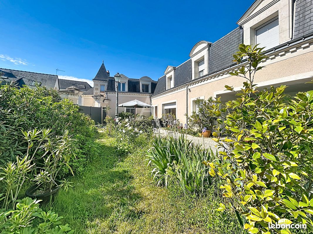 Maison 10 pièces 229 m² · à Seiches-sur-le-Loir · 229 m² · 399 900 €