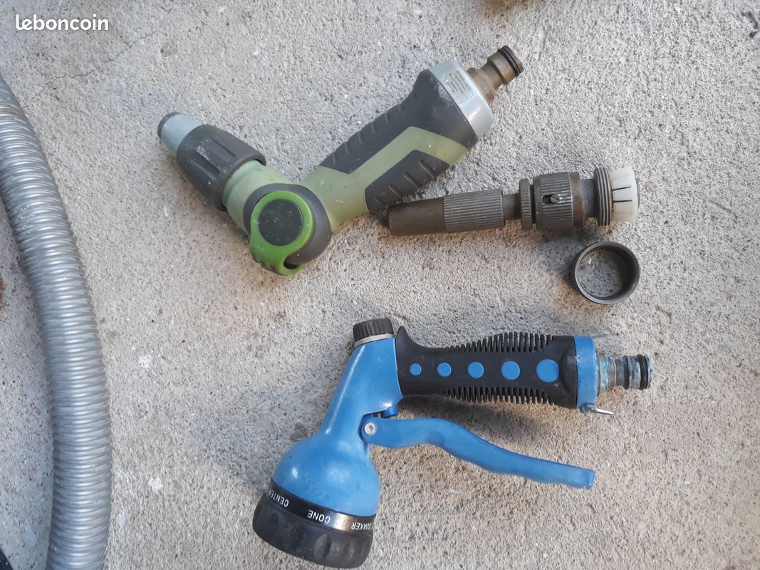 3 pistolets d'arrosage plus une pomme d'arrosoir neuve (image 2)