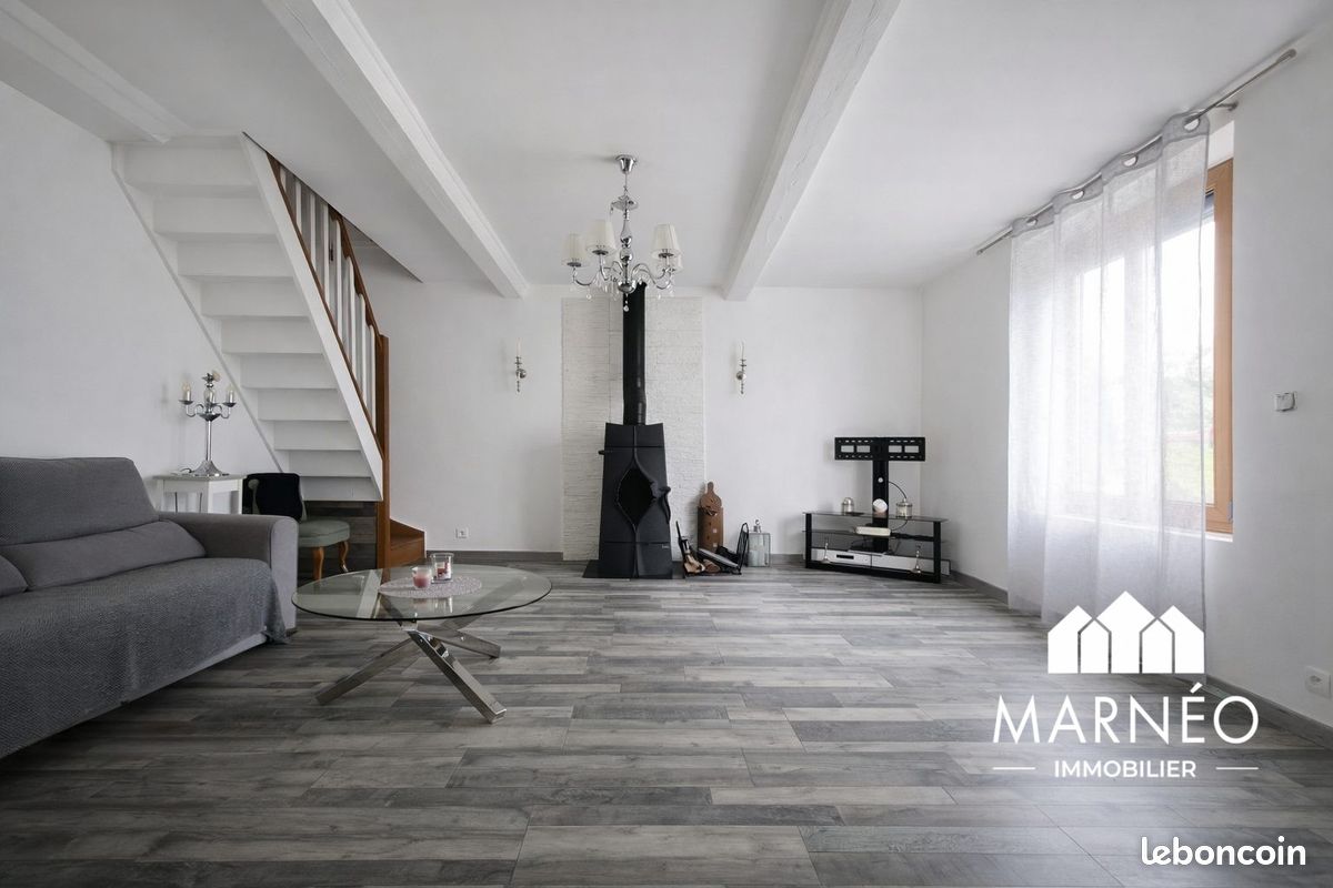 Maison 7 pièces 215 m² · à Bussy-le-Repos · 215 m² · 220 000 €