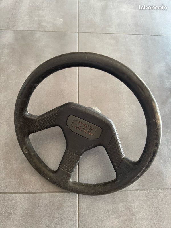 Volant 205 GTI 1,9 (image 1)