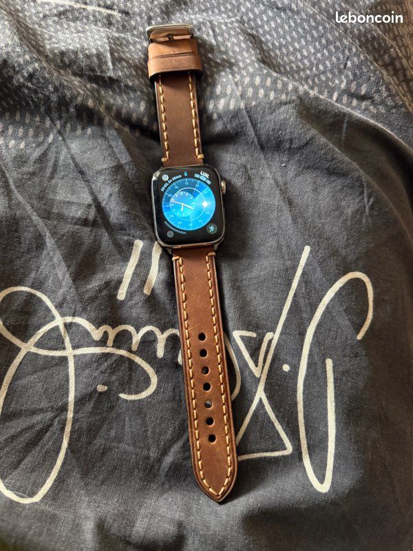 Apple Watch Series 4, saphir 44mm avec facture d’achat de 849 modèle 2018 (image 1)