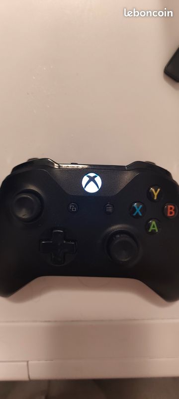 Promo L'ensemble Console Xbox Séries S + 1 Manette Au Choix chez Géant