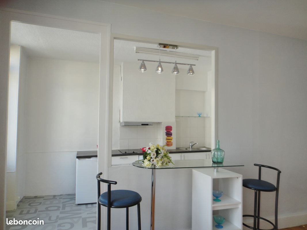 Parking 57 m² · à Saint-Étienne · 57 m² · 630 €/mois