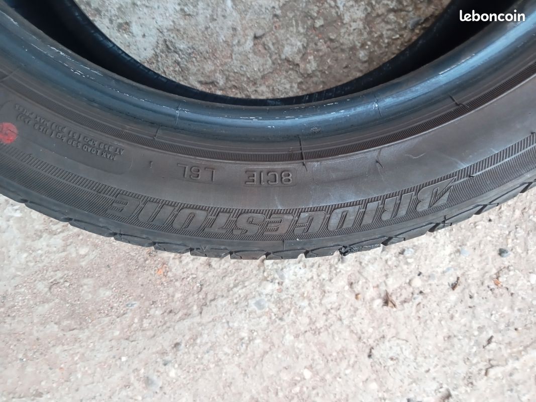 Pneu été DUNLOP 215/45 R16 86 H - Occasion Bon état - Fabriqué En France