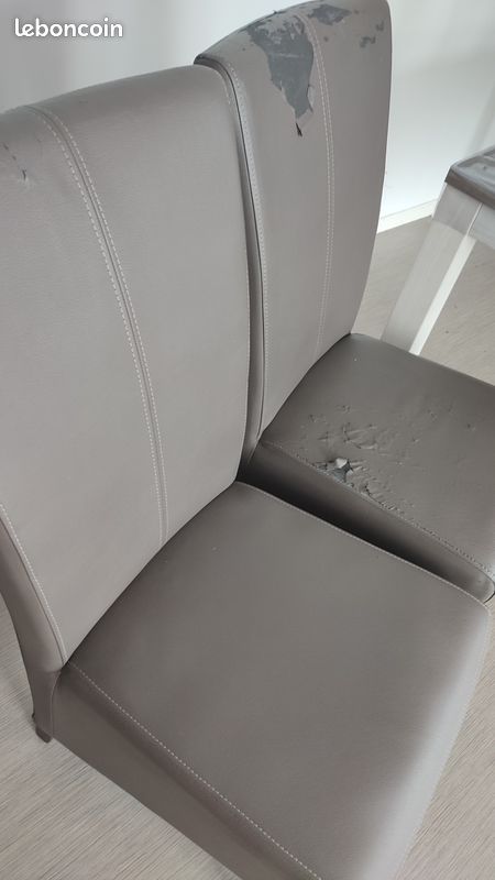 Chaise simili cuir taupe (image 1)