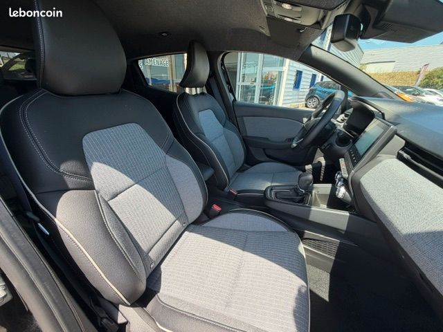 Renault CLIO V 1.6 E-TECH 145CH FULL HYBRID TECHNO (image 8)