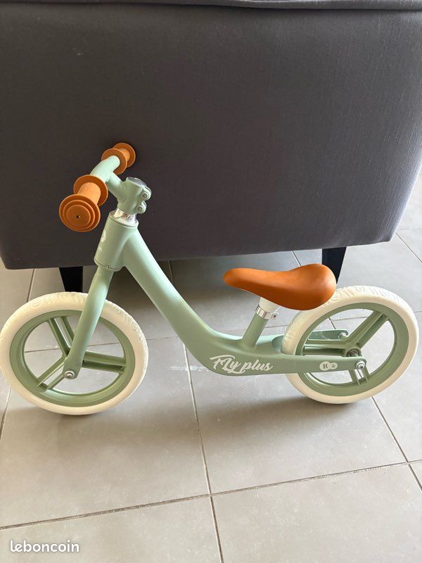 Kinderkraft Fly Plus – Draisienne En Métal Ultra-légère 2,8 Kg, Roues Mousse, Selle Réglable, Dès 2 Ans