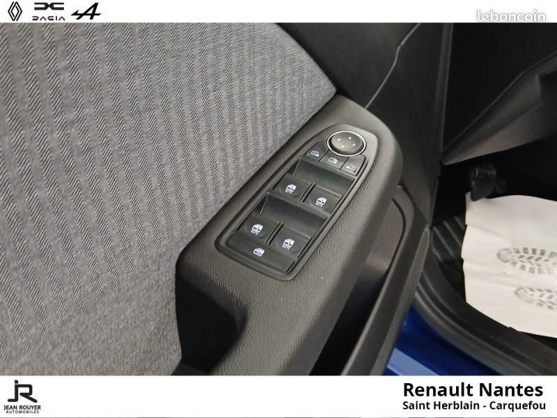 Renault Clio 1.6 E-Tech 145ch full hybrid Techno (image 24)