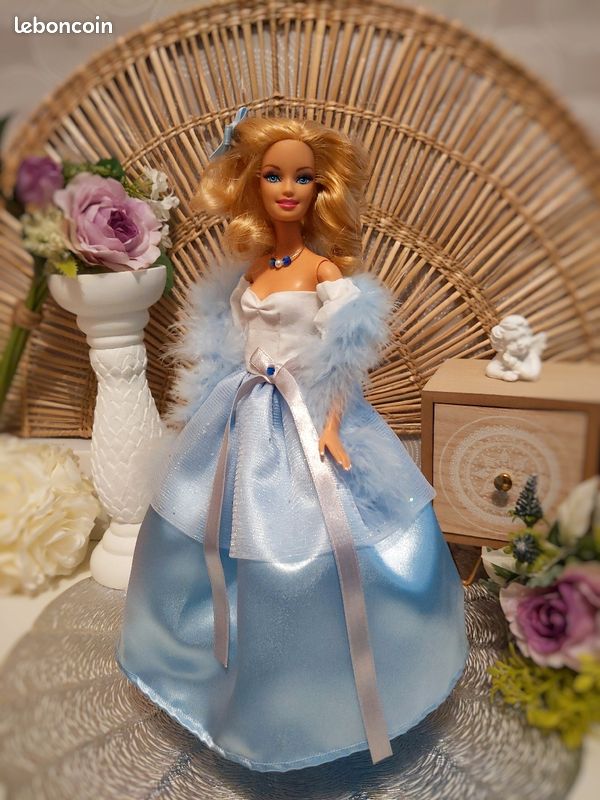 Poupée Barbie tenue créateur princesse Versailles (image 1)