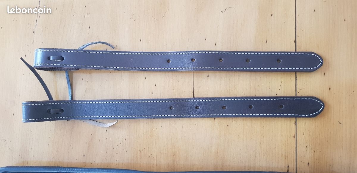 une ceinture en cuir translation | French-English
