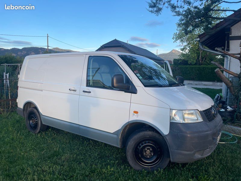 Volkswagen T5, 2,5l TDI - 130ch aménagé - 3 places (image 1)