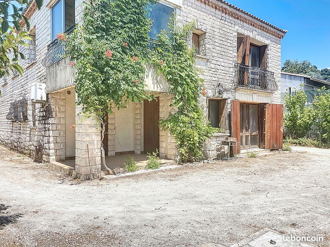 Maison 6 pièces 172 m² · à Les Angles · 172 m² · 272 000 €