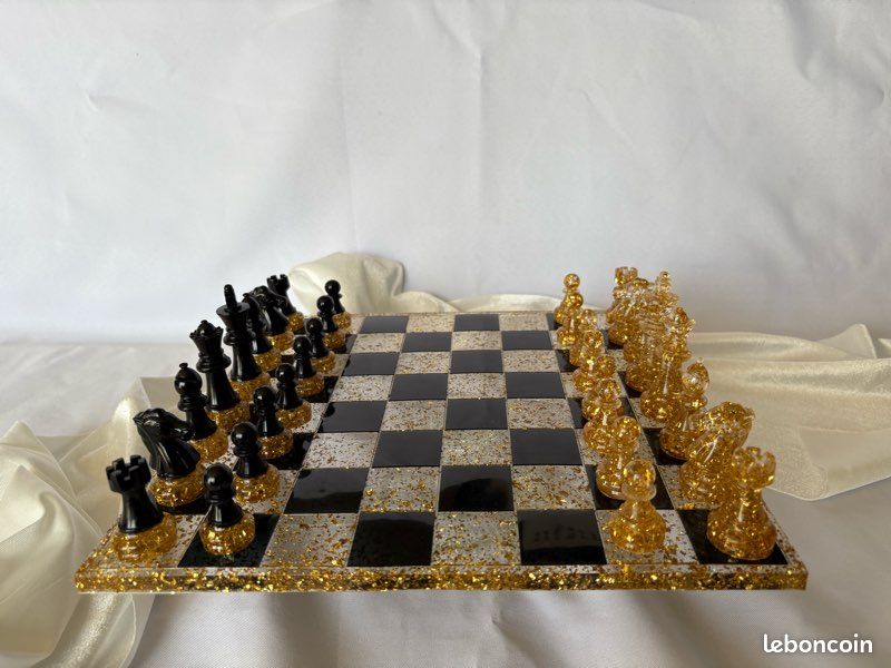 Jeu d'échecs - Bois, métal et résine