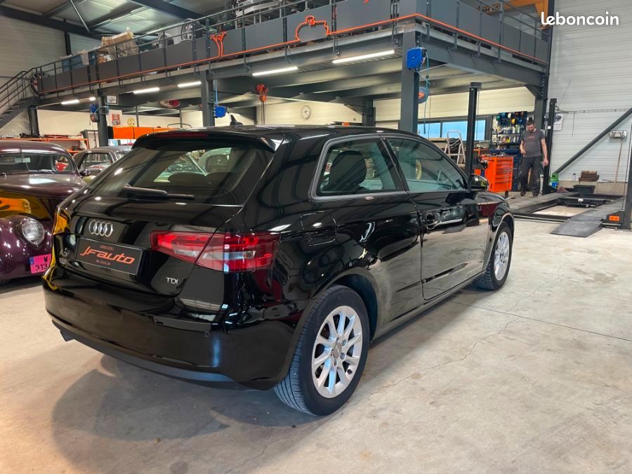 Audi A3 1.6 tdI 105 cv AMBIENTE 105cv 3P BVM (image 9)