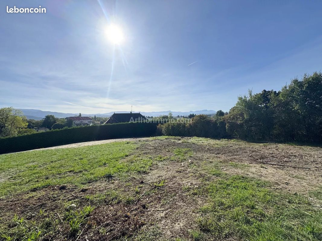 Terrain 932 m² · à Les Avenières Veyrins-Thuellin · 932 m² · 133 000 €