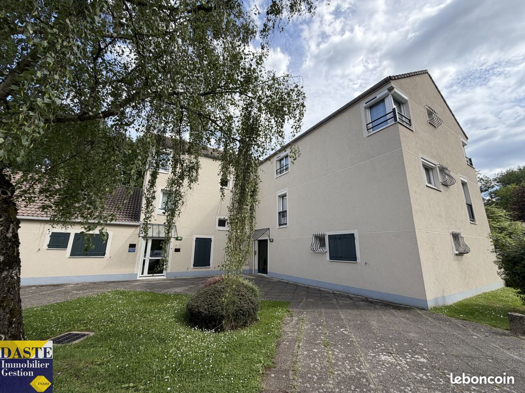 Appartement 2 pièces 53 m² · à Emerainville · 52,9 m² · 159 000 €