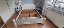 Ensemble cadre lit 140 cm +sommier lattes + 2 chevets (image 1)