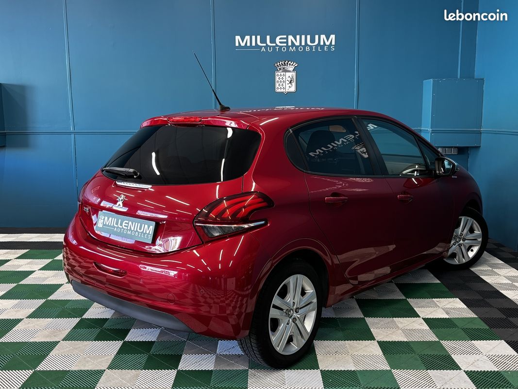 Peugeot 208 1.6 BLUEHDI 100CH STYLE 5P (image 2)