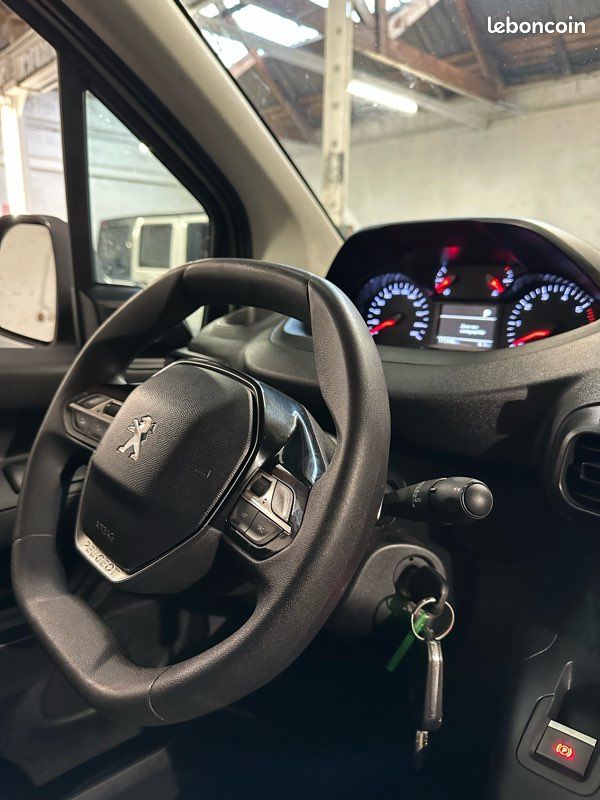 Peugeot Partner 1.5 BlueHDi 130ch BVA – 2021 – Garantie 12 mois (image 5)