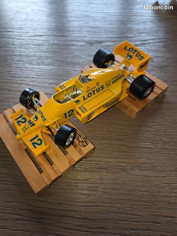 Modèle Réduit F1 Lotus 97T Burago 1/24 – En Métal, Couleur Rouge, Voiture De Collection