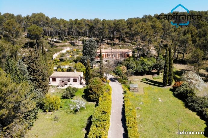Maison 8 pièces 300 m²