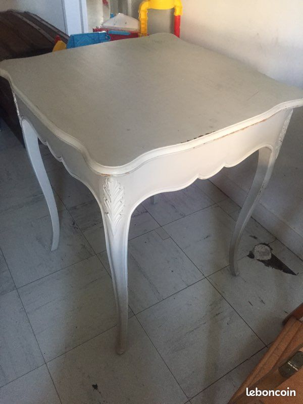Table (image 3)