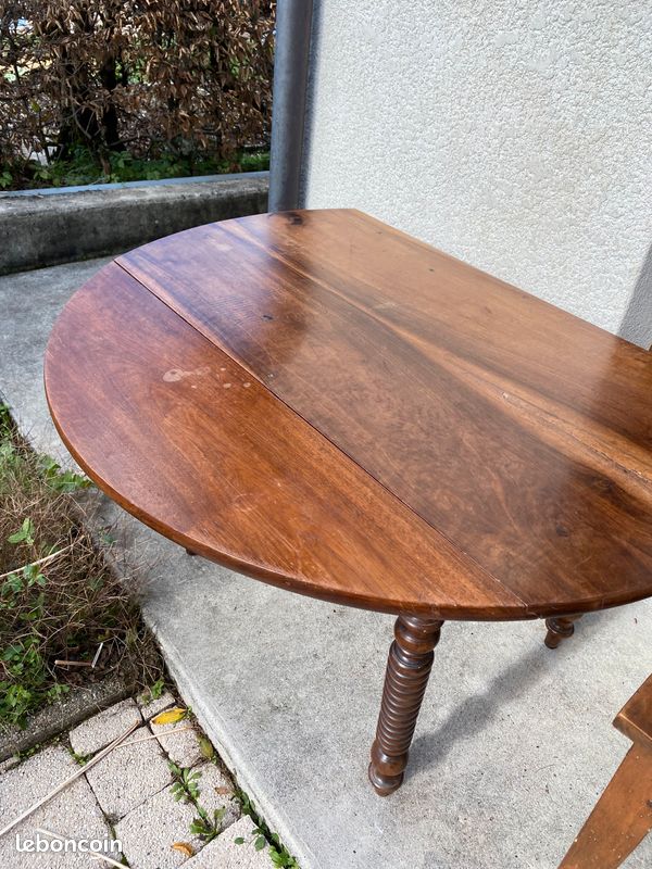 Table ronde ancienne (image 2)