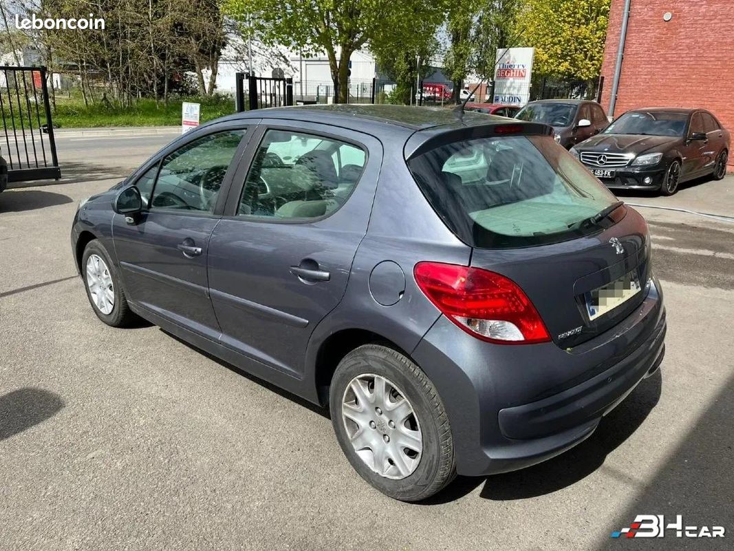 Peugeot 207 1.4 HDI 70 ACTIVE (image 6)