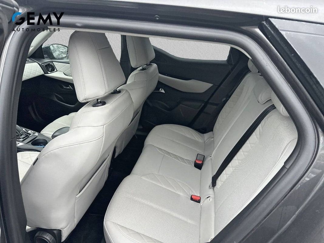 DS DS3 Crossback PureTech 130 EAT8 Connected Chic (image 10)