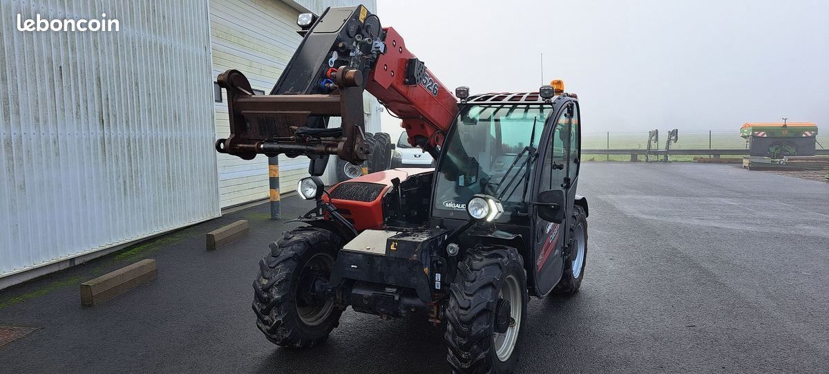 Case IH FARMLIFT 526 (image 2)