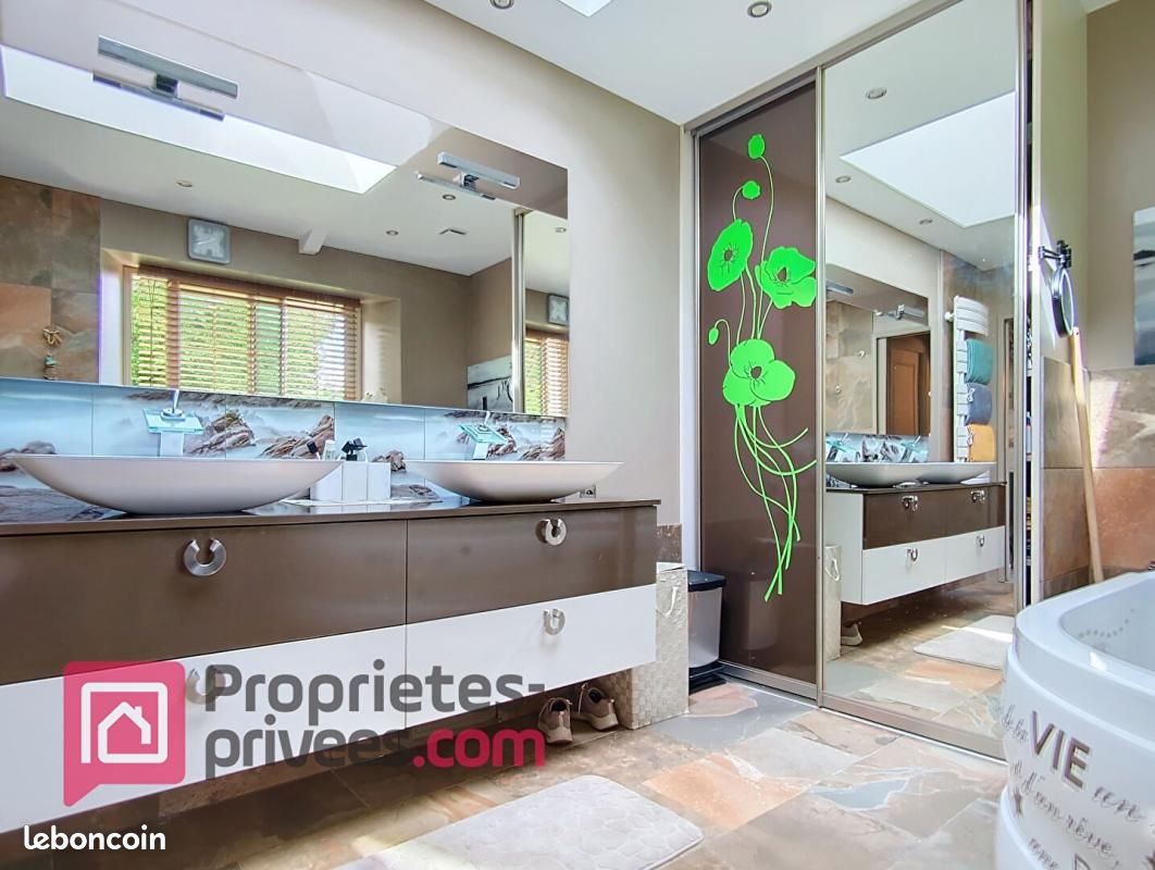 Maison 8 pièces 280 m² · à Vézières · 280 m² · 428 000 €